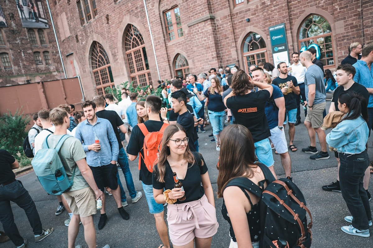 Publikum bei der Veranstaltung 114. Gründergrillen meets 10 Jahre Cyberlab. Event der KIT-Gründerschmiede in Karlsruhe für Networking