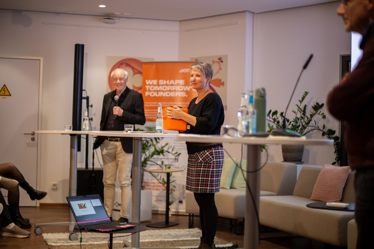 KIT-Gründerschmiede Mitarbeiterin bei der Veranstaltung IMPULSE 